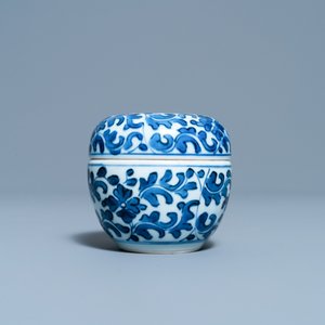 A Chinese blue and white two-piece brush washer, Kangxi — photo 2