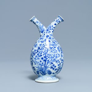 A Chinese blue and white two-spouted oil and vinegar bottle, Kangxi — photo 4