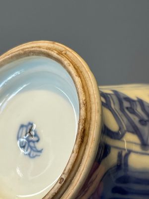 A Chinese blue and white vase, a covered bowl and six saucers, Chenghua and artemisia leaf mark, Kangxi — photo 12