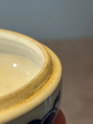 A Chinese blue and white vase, a covered bowl and six saucers, Chenghua and artemisia leaf mark, Kangxi — photo 18