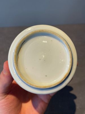 A Chinese blue and white vase, a covered bowl and six saucers, Chenghua and artemisia leaf mark, Kangxi — photo 23