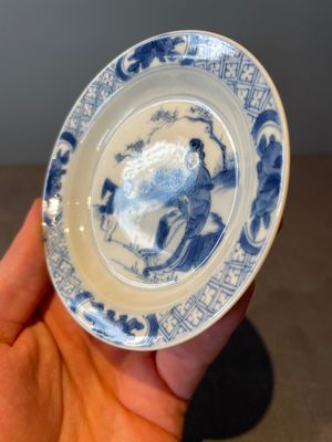 A Chinese blue and white vase, a covered bowl and six saucers, Chenghua and artemisia leaf mark, Kangxi — photo 26