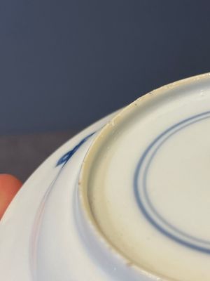 A Chinese blue and white vase, a covered bowl and six saucers, Chenghua and artemisia leaf mark, Kangxi — photo 29