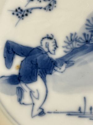 A Chinese blue and white vase, a covered bowl and six saucers, Chenghua and artemisia leaf mark, Kangxi — photo 30