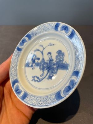 A Chinese blue and white vase, a covered bowl and six saucers, Chenghua and artemisia leaf mark, Kangxi — photo 32
