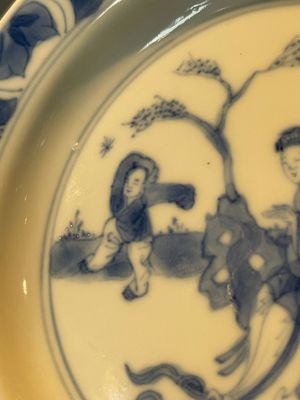 A Chinese blue and white vase, a covered bowl and six saucers, Chenghua and artemisia leaf mark, Kangxi — photo 33