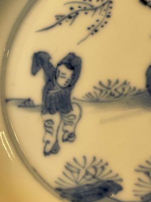 A Chinese blue and white vase, a covered bowl and six saucers, Chenghua and artemisia leaf mark, Kangxi — photo 37