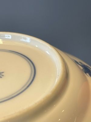 A Chinese blue and white vase, a covered bowl and six saucers, Chenghua and artemisia leaf mark, Kangxi — photo 39