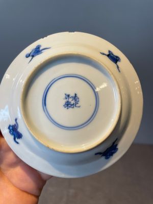 A Chinese blue and white vase, a covered bowl and six saucers, Chenghua and artemisia leaf mark, Kangxi — photo 42
