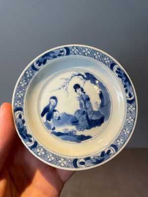 A Chinese blue and white vase, a covered bowl and six saucers, Chenghua and artemisia leaf mark, Kangxi — photo 44