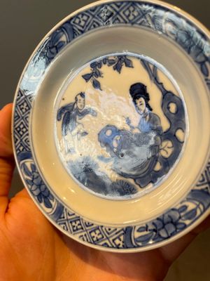 A Chinese blue and white vase, a covered bowl and six saucers, Chenghua and artemisia leaf mark, Kangxi — photo 50