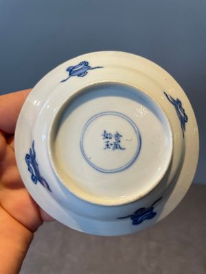A Chinese blue and white vase, a covered bowl and six saucers, Chenghua and artemisia leaf mark, Kangxi — photo 51