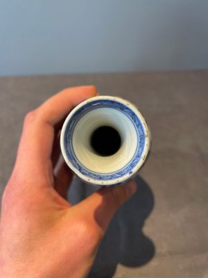 A Chinese blue and white vase, a covered bowl and six saucers, Chenghua and artemisia leaf mark, Kangxi — photo 10