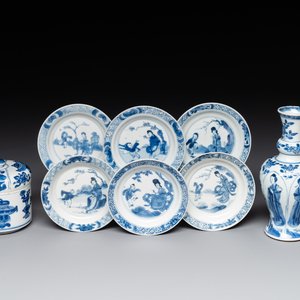 A Chinese blue and white vase, a covered bowl and six saucers, Chenghua and artemisia leaf mark, Kangxi — photo 1