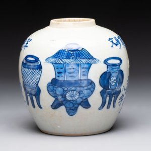 A Chinese blue and white vase, a jar, a famille rose cup and a plaque, signed He Xuren 何許人, 19th C. — foto 12