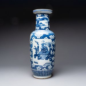 A Chinese blue and white vase, a jar, a famille rose cup and a plaque, signed He Xuren 何許人, 19th C. — foto 4