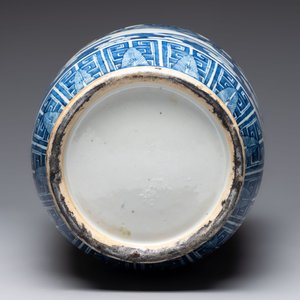 A Chinese blue and white vase, a jar, a famille rose cup and a plaque, signed He Xuren 何許人, 19th C. — foto 7