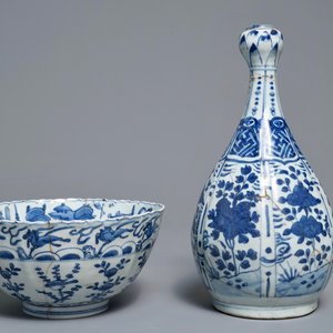 A Chinese blue and white vase, a lobed bowl and a kraak porcelain plate, Wanli — photo 5
