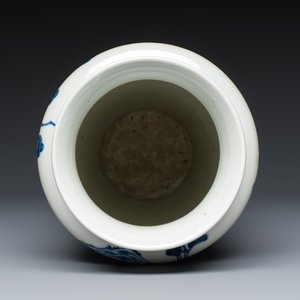 A Chinese blue and white vase and a bowl — photo 6