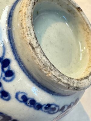 A Chinese blue and white vase and a vessel, 19th C. — photo 12