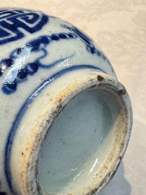 A Chinese blue and white vase and a vessel, 19th C. — photo 13