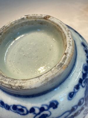 A Chinese blue and white vase and a vessel, 19th C. — photo 14