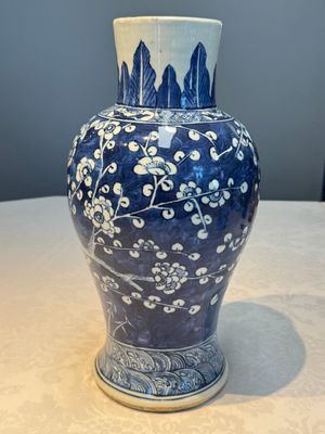 A Chinese blue and white vase and a vessel, 19th C. — photo 15