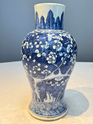 A Chinese blue and white vase and a vessel, 19th C. — photo 16