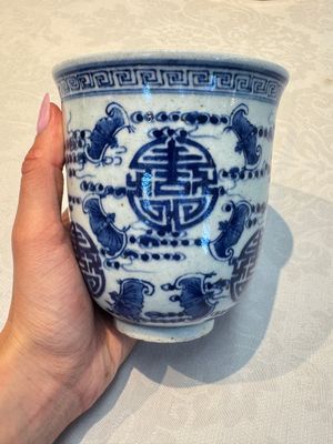 A Chinese blue and white vase and a vessel, 19th C. — photo 2