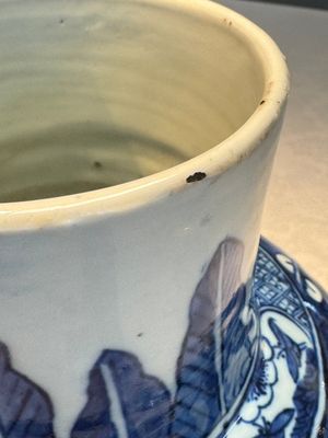 A Chinese blue and white vase and a vessel, 19th C. — photo 24