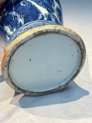 A Chinese blue and white vase and a vessel, 19th C. — photo 25