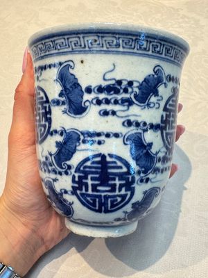 A Chinese blue and white vase and a vessel, 19th C. — photo 3