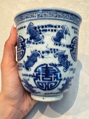 A Chinese blue and white vase and a vessel, 19th C. — photo 5