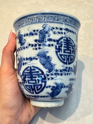 A Chinese blue and white vase and a vessel, 19th C. — photo 6