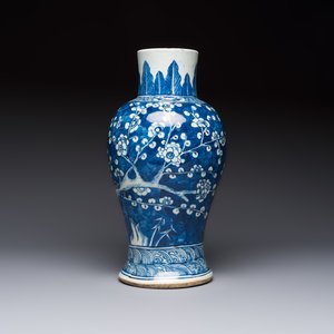 A Chinese blue and white vase and a vessel, 19th C. — photo 3