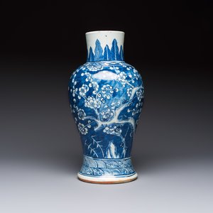 A Chinese blue and white vase and a vessel, 19th C. — photo 5