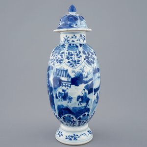 A Chinese blue and white vase and cover, Kangxi — 照片 4