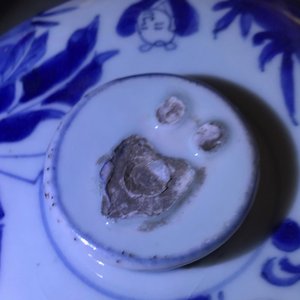 A Chinese blue and white vase and cover with figurative panels, Transitional period — photo 7