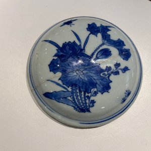 A Chinese blue and white vase and cover with floral sprigs, Transitional period — 照片 7