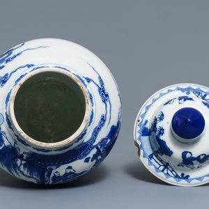 A Chinese blue and white vase and cover with ladies in a garden, 19th C. — photo 5