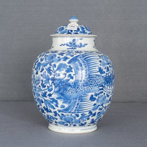A Chinese blue and white vase and cover with phoenixes, Kangxi — photo 13