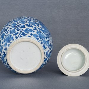 A Chinese blue and white vase and cover with phoenixes, Kangxi — photo 15