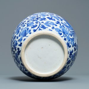 A Chinese blue and white vase and cover with phoenixes, Kangxi — photo 6