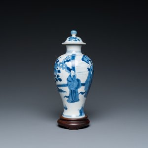 A Chinese blue and white vase and cover, Yu mark, Kangxi — 照片 1