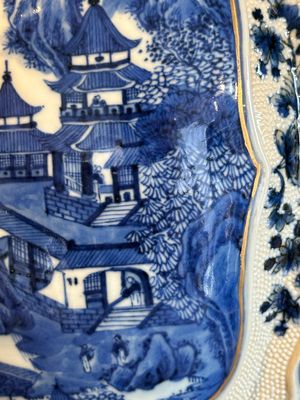 A Chinese blue and white vase depicting the Pearl River and the Whampoa Pagoda, Qianlong mark and of the period — 照片 12