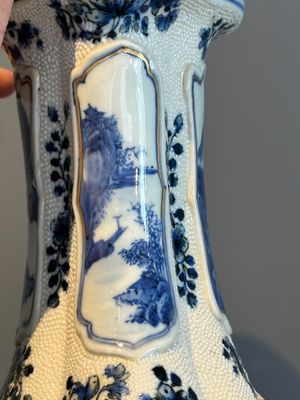 A Chinese blue and white vase depicting the Pearl River and the Whampoa Pagoda, Qianlong mark and of the period — 照片 18