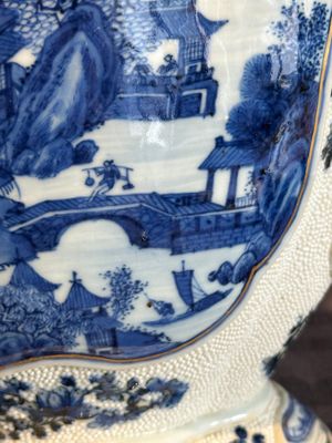 A Chinese blue and white vase depicting the Pearl River and the Whampoa Pagoda, Qianlong mark and of the period — 照片 27