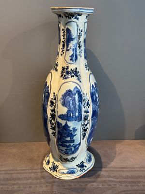 A Chinese blue and white vase depicting the Pearl River and the Whampoa Pagoda, Qianlong mark and of the period — 照片 4