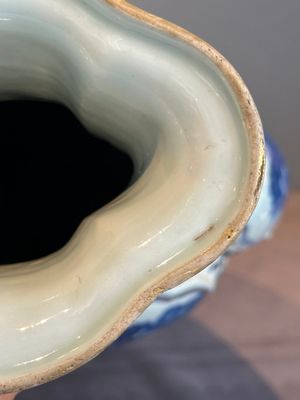 A Chinese blue and white vase depicting the Pearl River and the Whampoa Pagoda, Qianlong mark and of the period — 照片 7