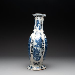 A Chinese blue and white vase depicting the Pearl River and the Whampoa Pagoda, Qianlong mark and of the period — 照片 5